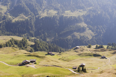 Italien, Südtirol, Seiseralm, Gebirgslandschaft, Blick von oben - WESTF13698