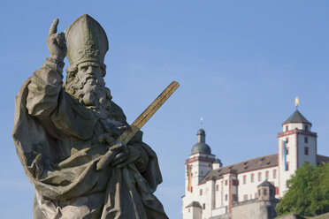 Germany, Bavaria, Franconia,Stone-Carved Statue of a Saint and the Marienberg Fortress - WDF00596