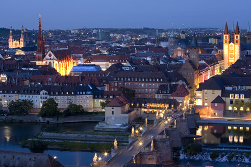 Deutschland, Bayern, Franken, Würzburg bei Nacht, Stadtansicht, Blick von oben - WDF00591