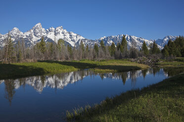 USA, Wyoming, Snake River, im Hintergrund das Teton-Gebirge - FOF01869