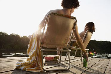 Germany, Berlin, Young couple relaxing on chairs - VVF00087