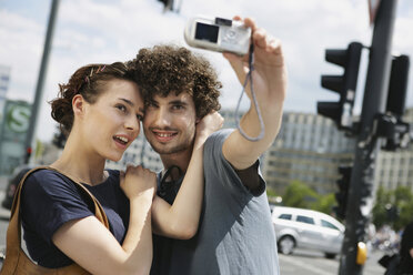 Germany, Berlin, Young couple taking a photograph of themselves - VVF00045