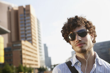 Germany, Berlin, Young man wearing sunglasses, portrait - VVF00004