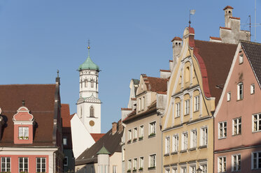 Deutschland, Bayern, Memmingen, Altstadt mit Kreuzherrnkirche - SHF00402