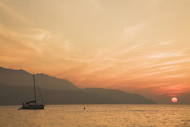 Italien, Toskana, Insel Elba bei Sonnenuntergang - GWF01061