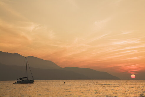 Italien, Toskana, Insel Elba bei Sonnenuntergang - GWF01061