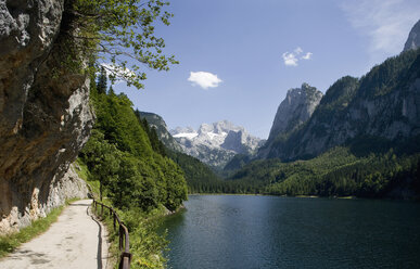 Österreich, Salzkammergut, Gosausee mit Bergen im Hintergrund - WWF01083