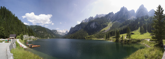 Österreich, Salzkammergut, Gosausee mit Bergen im Hintergrund - WWF01082