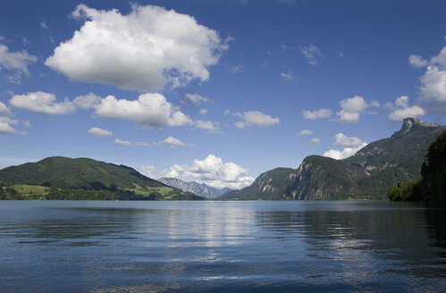 Österreich, Salzkammergut, Mondsee, im Hintergrund der Schafberg - WWF01070