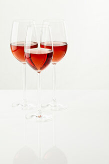 Gläser mit Rotwein - MAEF02001