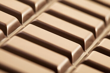 Chocolate bar, close-up, full frame - MAEF02028