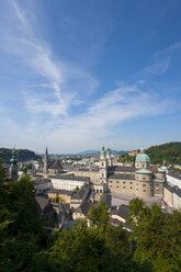 Österreich, Salzburg, Stadtbild mit Franziskanerkirche und Dom - WDF00655