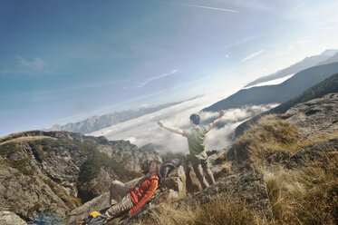 Austria, Steiermark, Reiteralm, Hikers resting in mountains - HHF03155