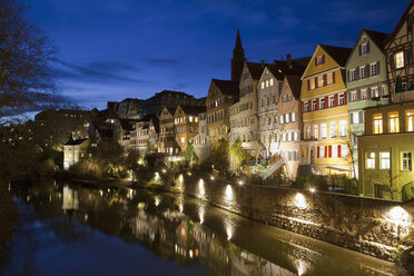 Deutschland, Baden-Württemberg, Tuebingen, Altstadt, Neckar bei Nacht - WDF00665