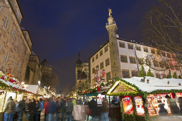 Deutschland, Baden Württemberg, Stuttgart, Weihnachtsmarkt bei Nacht - WD00674
