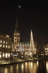 Germany, Hamburg, Town hall at night - TLF00397