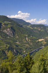 Italien, Südtirol, Bozen, Brennerautobahn, Blick von oben - SMF00546