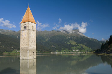 Italy, South Tyrol, Lake Reschensee with steeple - SMF00523