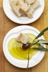 White bread with olive and olive oil - SCF00368