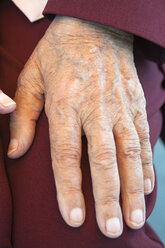 Senior woman's hand, close-up - NHF01183