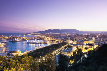 Spanien, Malaga, Blick auf Stadtbild mit Hafen - MSF02328