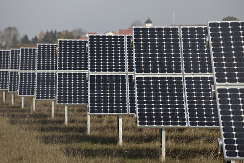 Germany, Bavaria, Landsberg, Solar cells on solar plant - KSF00076