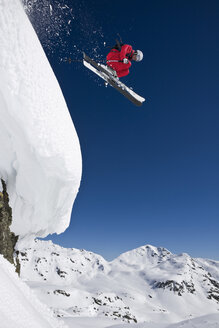 Austria, Salzburger Land, Gerlos, Skier jumping from Mountain, side view, elevated view - FFF01111