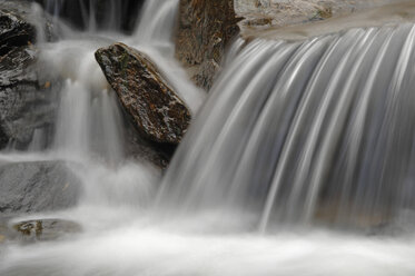 Österreich, Untere Tauern, Gebirgsbach, Wasserfall - CRF01838