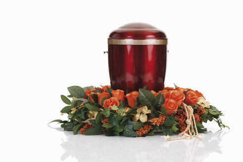 Cremation urn with floral wreath - 12062CS-U