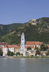 Wachau, Spitz, Blick auf die Kirche am Donaustausee - WWF01200