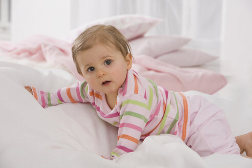 Baby girl (6-11 months) crawling on blanket - SMOF00453