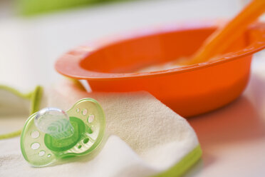 Baby food in bowl with pacifier - SMOF00385