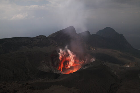Japan, Suwanose jima volcano erupting - RMF00432