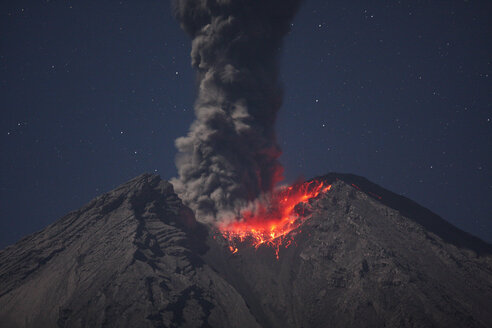 Indonesia, Java, Semeru volcano erupting - RMF00416