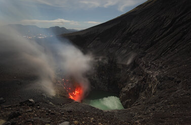 Indonesien, Sulawesi, Ausbruch des Vulkans Lokon - RMF00414