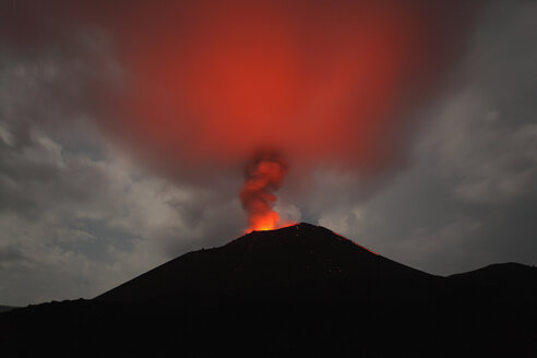Indonesien, Sumatra, Ausbruch des Vulkans Krakatoa - RMF00410