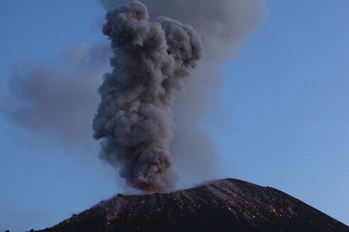 Indonesien, Sumatra, Ausbruch des Vulkans Krakatoa - RMF00407
