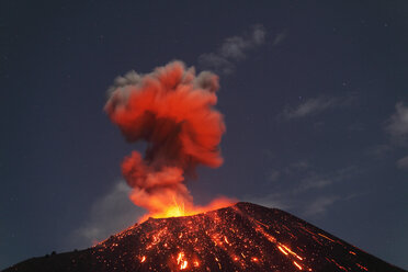 Indonesien, Sumatra, Ausbruch des Vulkans Krakatoa - RMF00402