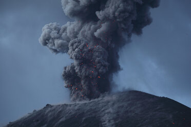 Indonesien, Sumatra, Ausbruch des Vulkans Krakatoa - RMF00397