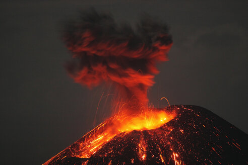 Indonesien, Sumatra, Ausbruch des Vulkans Krakatoa - RMF00394