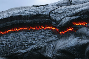 USA, Hawaii, Big Island, Vulkan Pahoehoe, brennender Lavastrom, Nahaufnahme - RMF00393