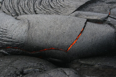 USA, Hawaii, Big Island, Pahoehoe volcano, burning lava flow, close up - RMF00389