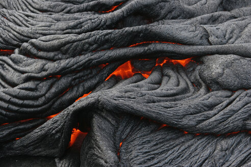 USA, Hawaii, Big Island, Pahoehoe volcano, burning lava flow, close up - RMF00388