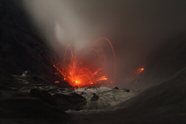 Indonesien, Halmahera, Ausbruch des Vulkans Dokono - RMF00383
