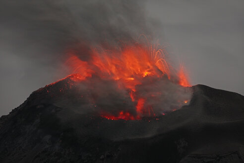 Guatemala, Ausbruch des Vulkans Santiaguito - RMF00380