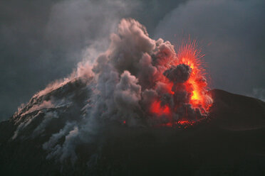 Guatemala, Ausbruch des Vulkans Santiaguito - RMF00377