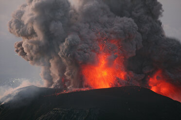 Guatemala, Ausbruch des Vulkans Santiaguito - RMF00375