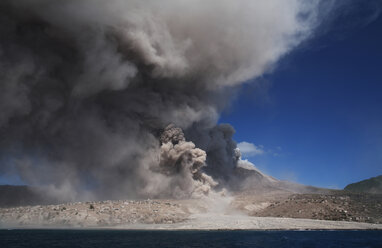 Plymouth, Montserrat, Karibik, Pyroklastischer Strom aus der Eruption - RM00472