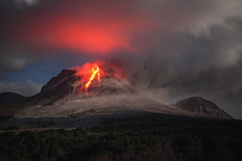 Montserrat, Karibik, Lava fließt aus dem Vulkan Soufriere Hills - RM00464