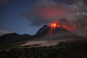 Montserrat, Karibik, Lava fließt aus dem Vulkan Soufriere Hills - RM00463